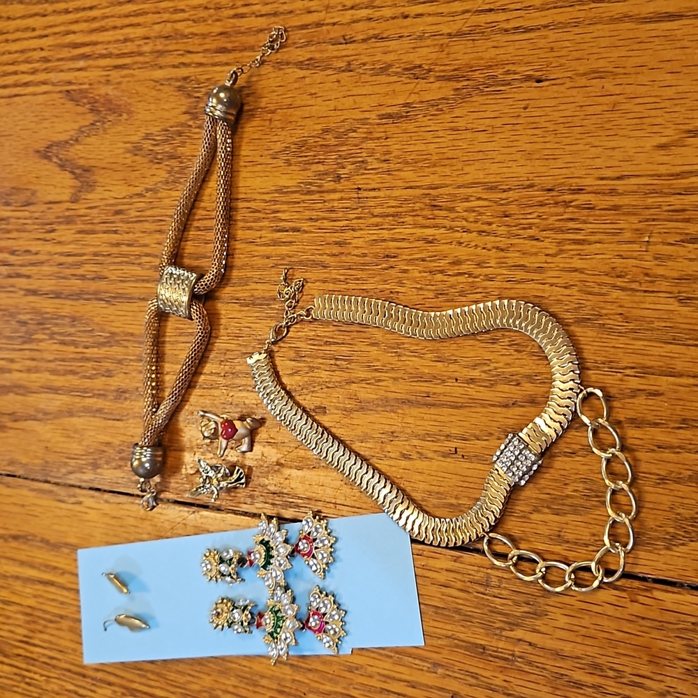 Jewelry Set 6 Items Gold Tones Necklace Bracelet Earrings and Pins
